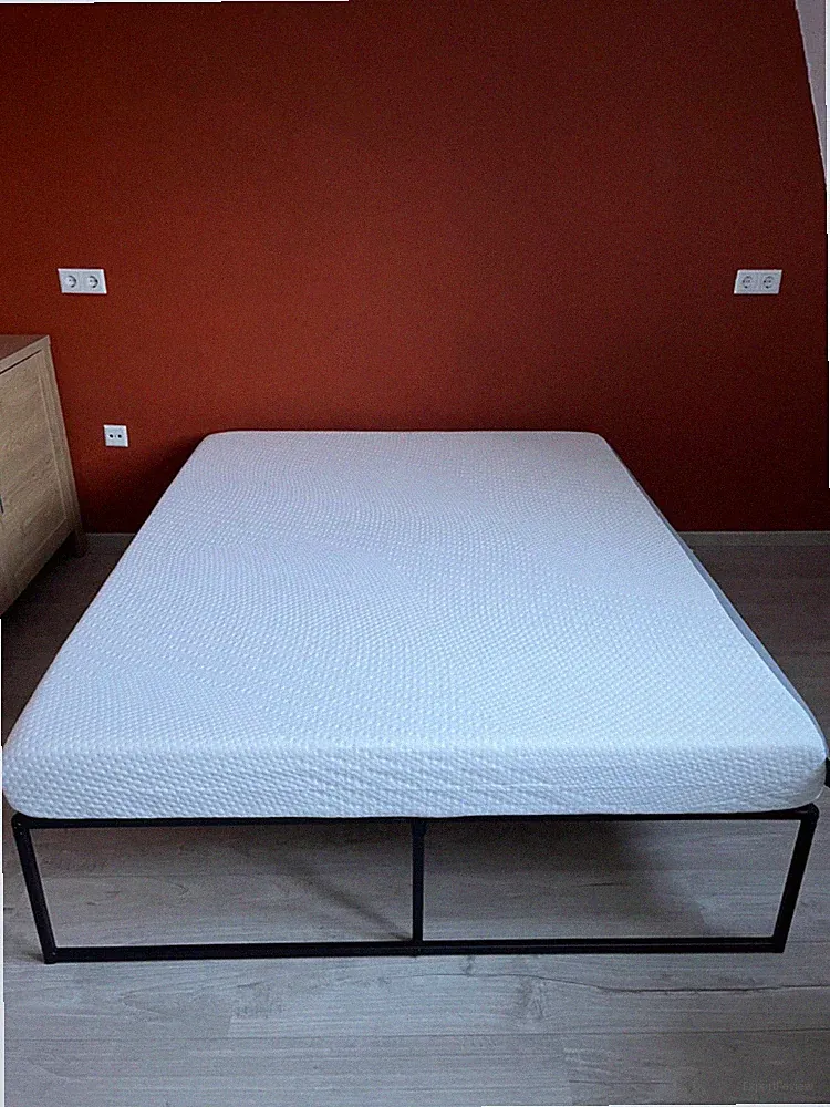 140 x 200 cm Metall Bettgestell und qualitativ hochwertige Matratze