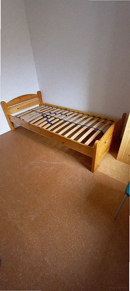 2 Holzbetten 90×200 Mit Lattenrost und Matratzen