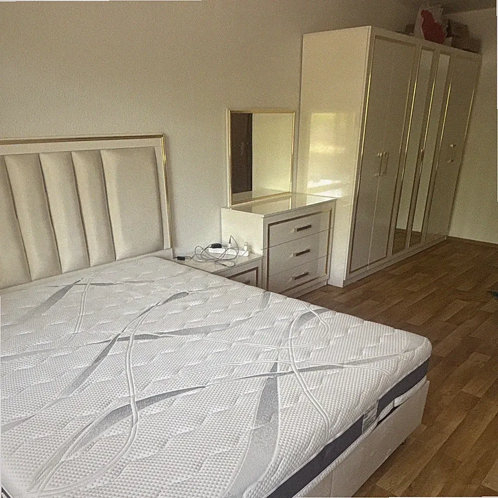 7-tlg. Schlafzimmer-Set Weiß/Gold Bett 160x200 Matratze, Schrank, Spiegelkommode