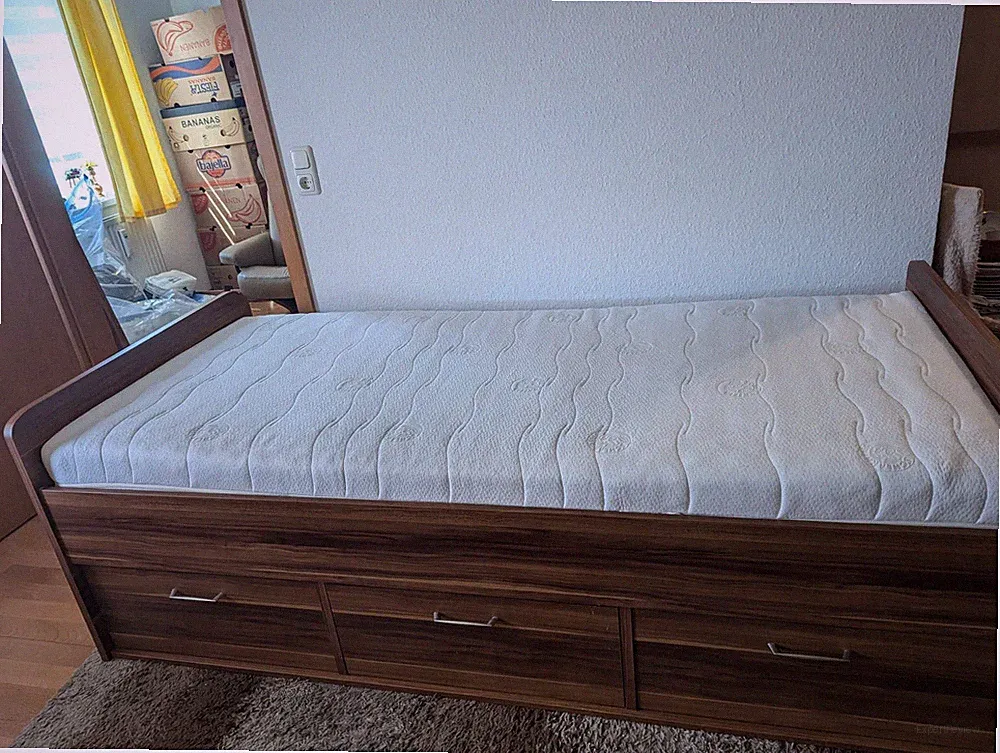 bett 100x200 mit matratze und lattenrost 200€