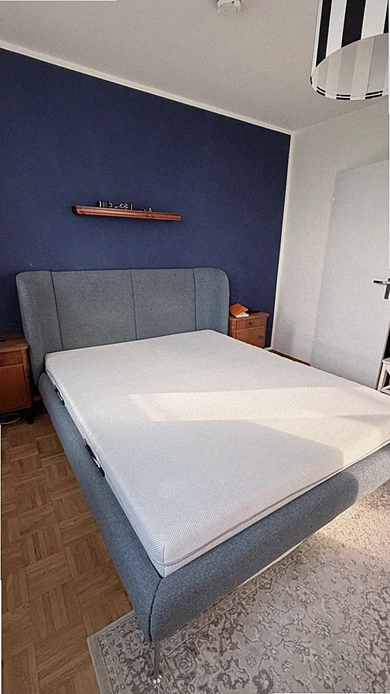 Bett 160x200 mit Lattenrost und Matratze