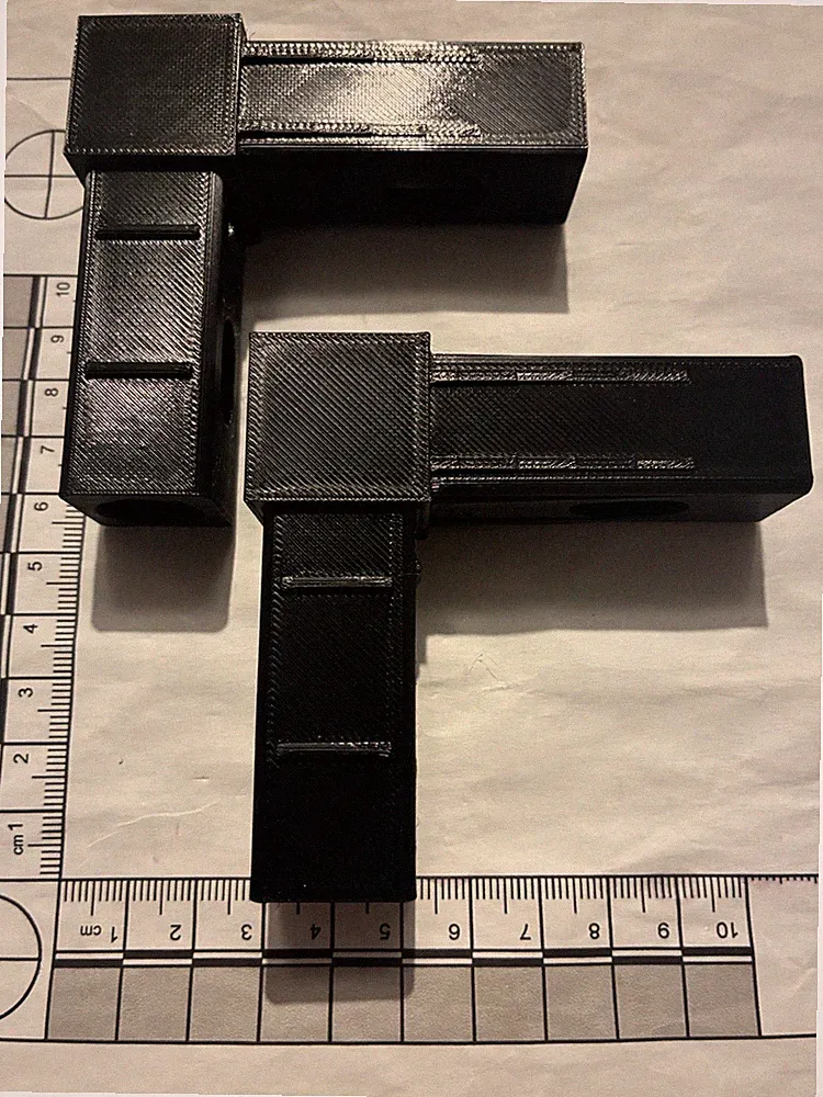 Bett Kunststoff Eckwinkel zum Einschrauben (passen in Metallrahmen)