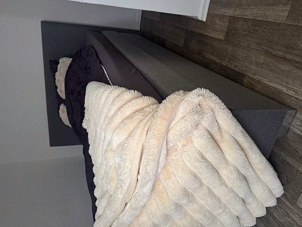 Boxspringbett grau mit Stoffbezug und Kopfteil, für Erwachsene