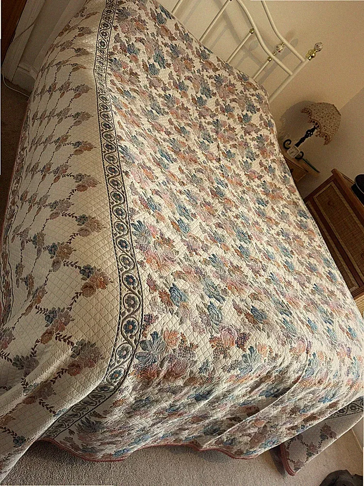 Doppel Tagesdecke schöne Vintage Blumen Cottagecore 101” x 100” Qualität