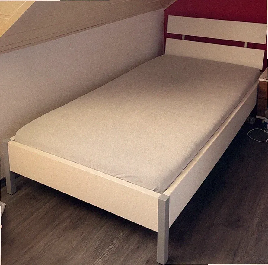 Eichenholz Bett 140x200 cm mit Matratze und Lattenrost
