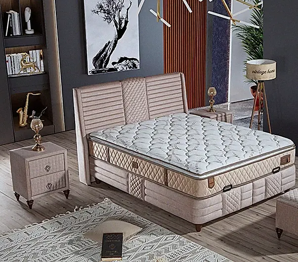 Elegantes Beiges Bett mit Matratze aus Textil und Holz