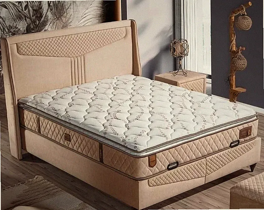 Elegantes Bett mit Matratze in Beige aus Holz und Textil