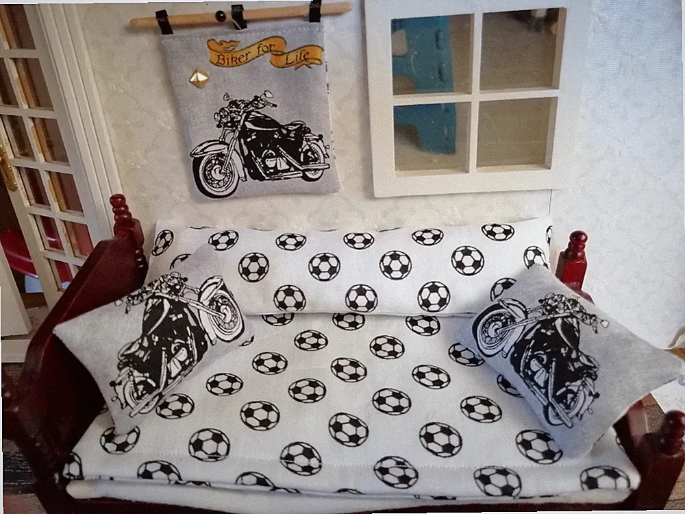 Für Motorrad-Fans:-Tagesbett-Kissen+Auflage,+Wandbehang,1:12,f. Einzelbett/Sofa/