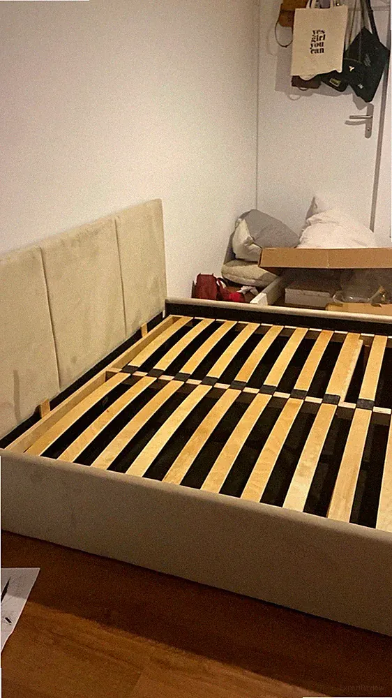 Gepolsterter Bettrahmen mit Kopfteil & integriertem Lattenrost, Beige