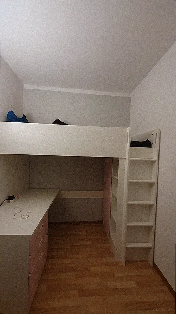 Hochhbett mit Schreibtisch und Schrank