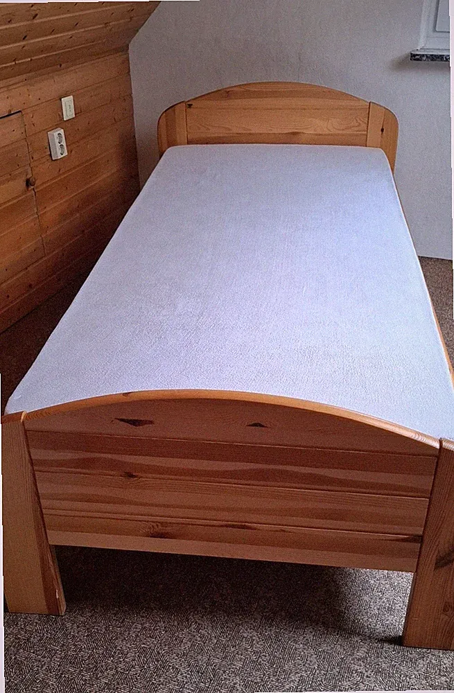 Kinderbett/Gästebett Kiefer Massiv 90x200cm incl. Lattenrost und Matraze