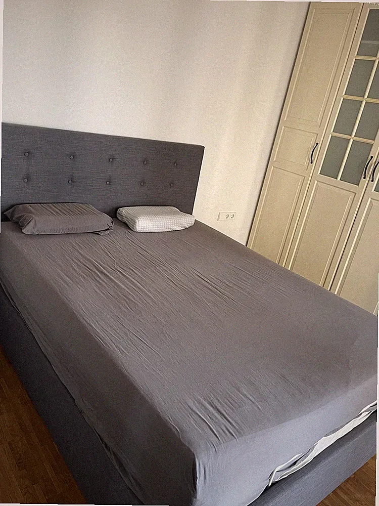 Kingsize-Bett und Matratze (Frankfurt a.M)