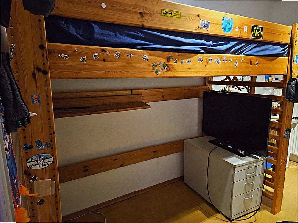 Massivholz Hochbett – Modular, höhenverstellbar, 2 Regale, 2. Bett möglich