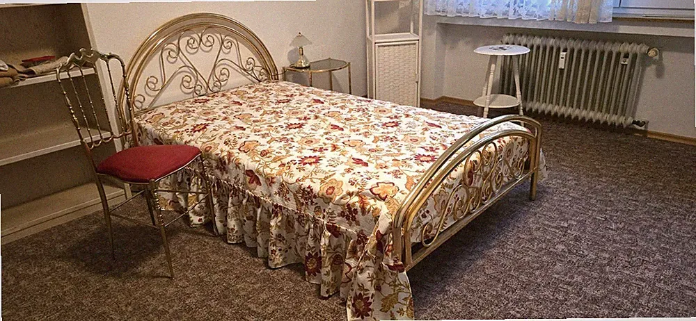 Messing-Bett mit Lattenrost und Matratze, gebraucht in sehr gutem Zustand