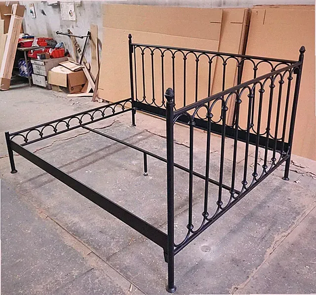Metall Chaiselongue Sofa Bett Tagesbett Volant 140x200 rechte Ecke + Lattenrost