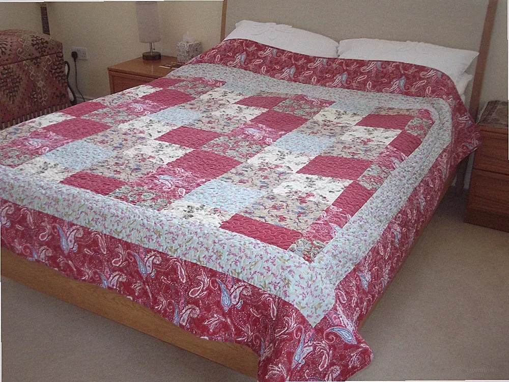 Patchwork Quilt bedruckt Baumwolle Quadrate mit Stichmuster 210 cm x 200 cm