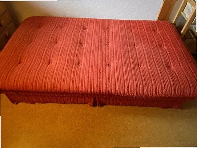 Polsterbett 110 x 195 cm, Farbe: rot-orange, aufklappbar mit Stauraum