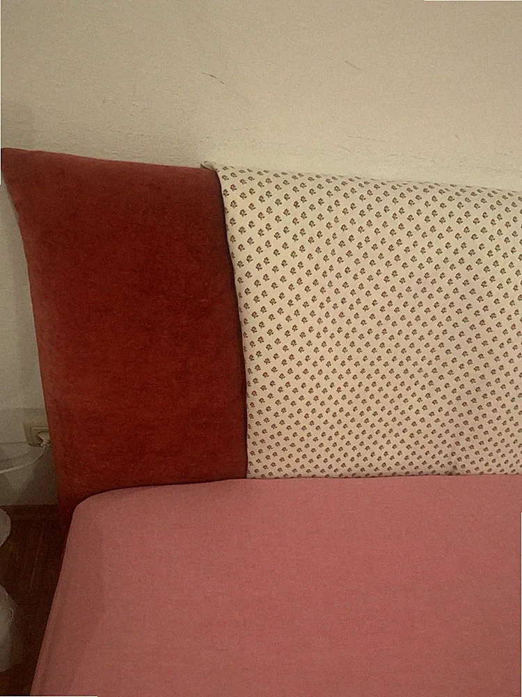Rotes Polsterbett Bettrahmen 180x200 cm Stoff mit Lattenrost hochklappbar