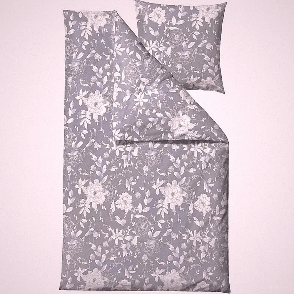 Södahl Bettwäsche 135x200 und 80x80 skandinavisches Blumendesign grau