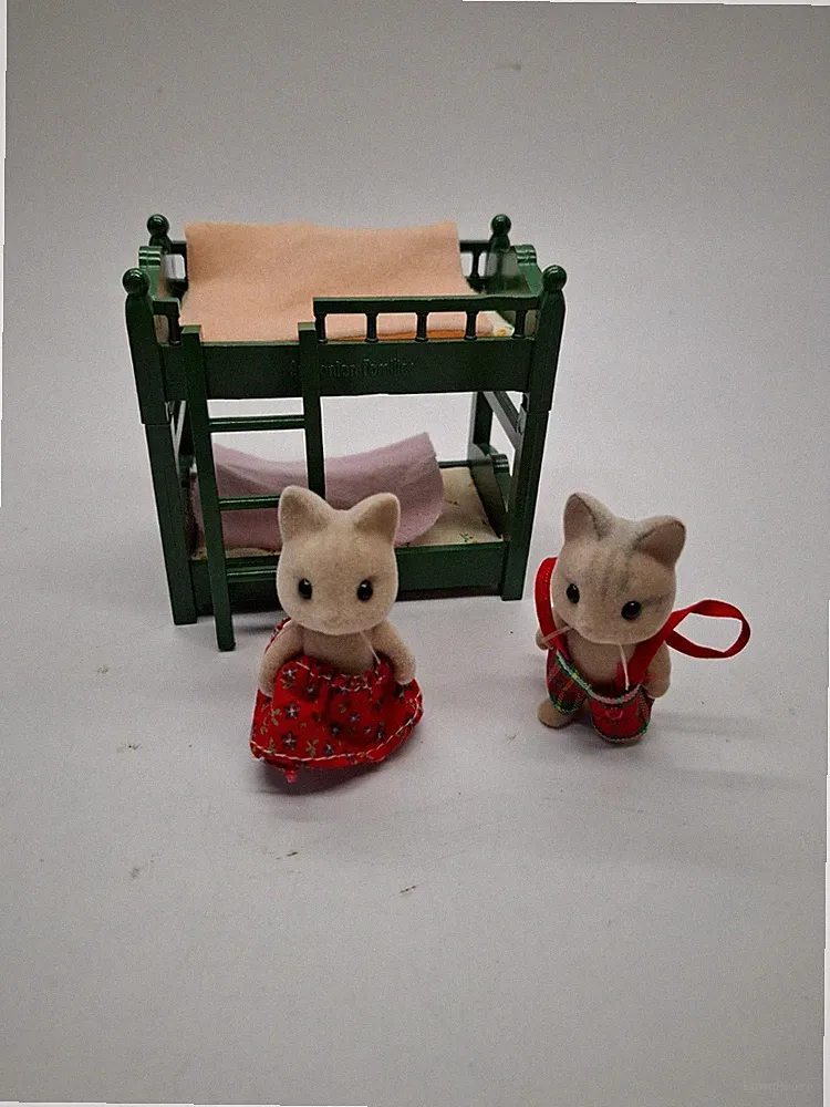 Sylvanian Families 80er Etagenbetten X2 mit Original Matratzen Decken & Katzen