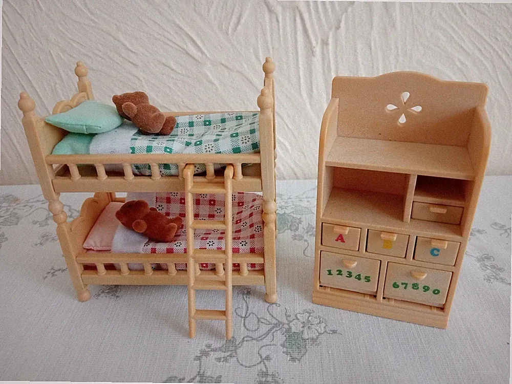 Sylvanian Families Etagenbetten & Einheit mit Bettwäsche & Teddybären gebraucht.