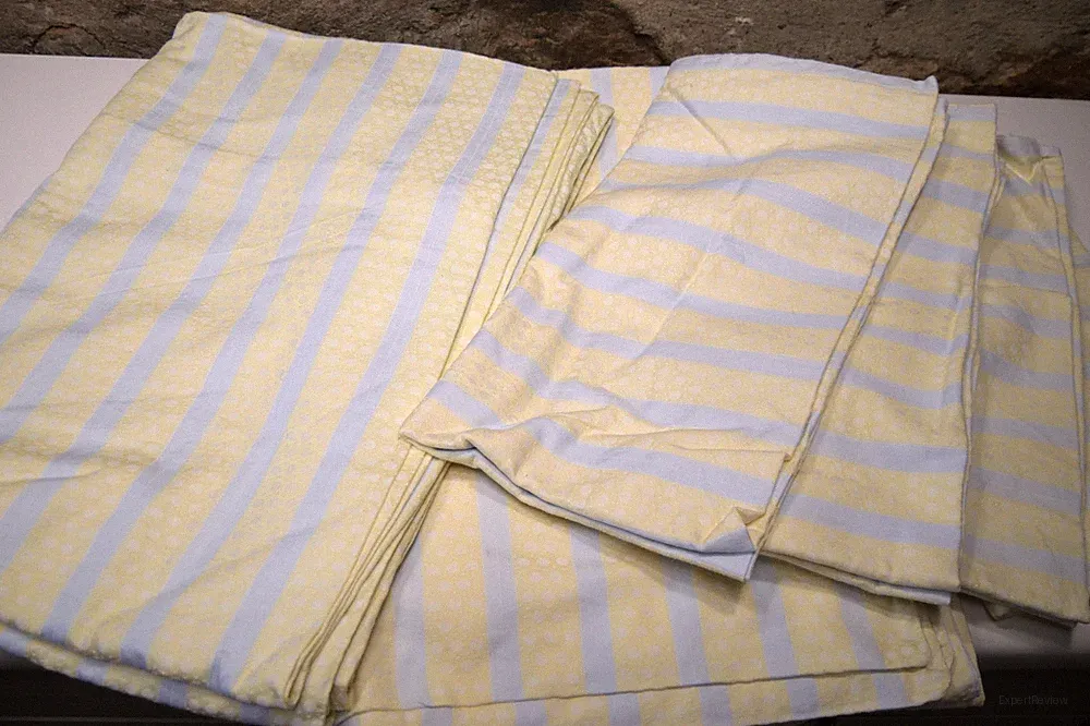 Vintage Bettwäsche 2 Bettbezüge 4 Kissen 60er Jahre gelb/blau gestreift