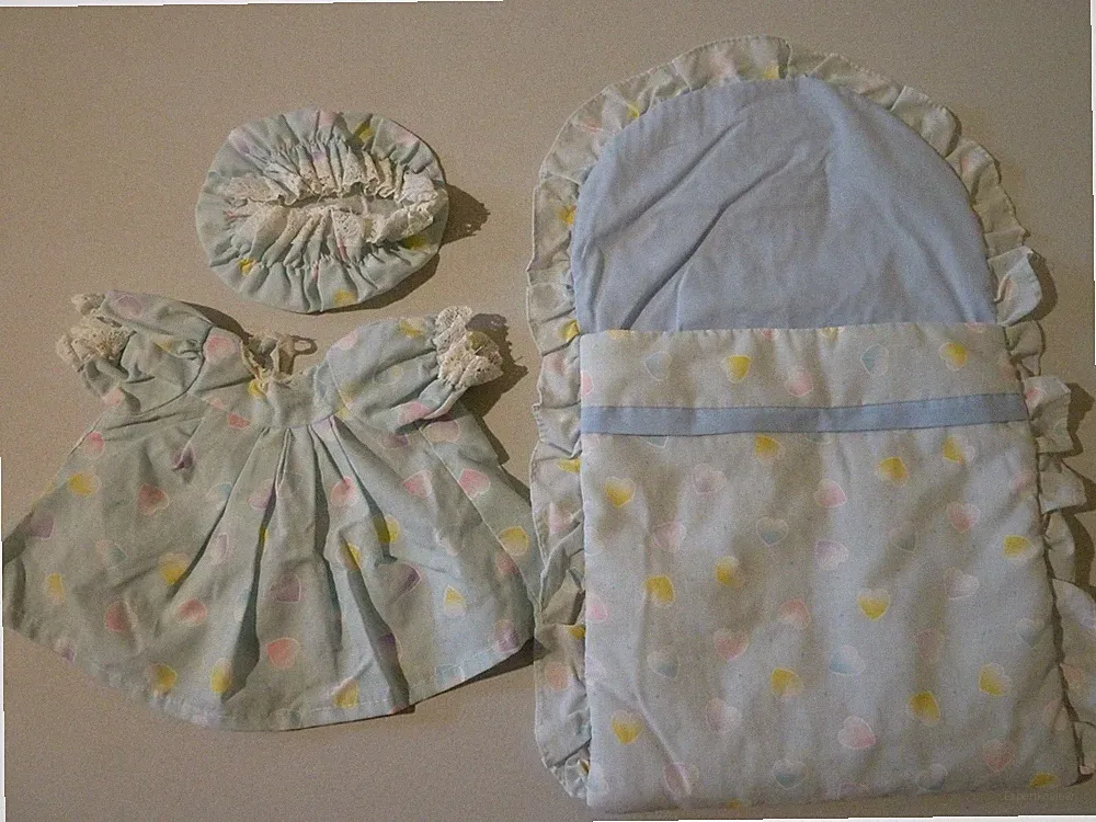 Vintage Puppenschlafsack Kleid Mütze Herz Design 90er Jahre Sammlerstück